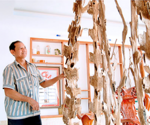 “TỶ PHÚ NÔNG DÂN” TRƯƠNG THANH KHOAN VỚI NGHỀ TẠO TRẦM HƯƠNG TỪ CÂY DÓ BẦU