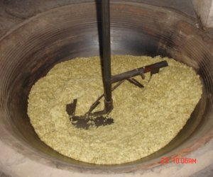 NGHỀ SẢN XUẤT CỐM DẸP TRÊN ĐỊA BÀN XÃ VĨNH THANH, HUYỆN NHƠN TRẠCH