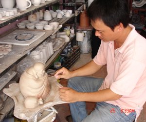 NGƯỜI NẶNG TÌNH VỚI DÒNG GỐM BIÊN HÒA XƯA 