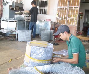 LÀM GIÀU TỪ NGHỀ LÀM LỒNG NUÔI CHIM CẢNH
